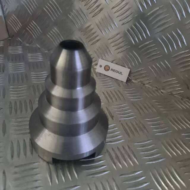 Ось по заданию заказчика
#обработкаметалла #токарнаяобработка #токарьчпу #токарь