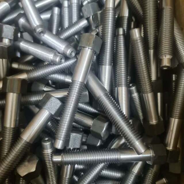 Болт по чертежу заказчика
#токарнаяобработка #токарьчпу #токарь