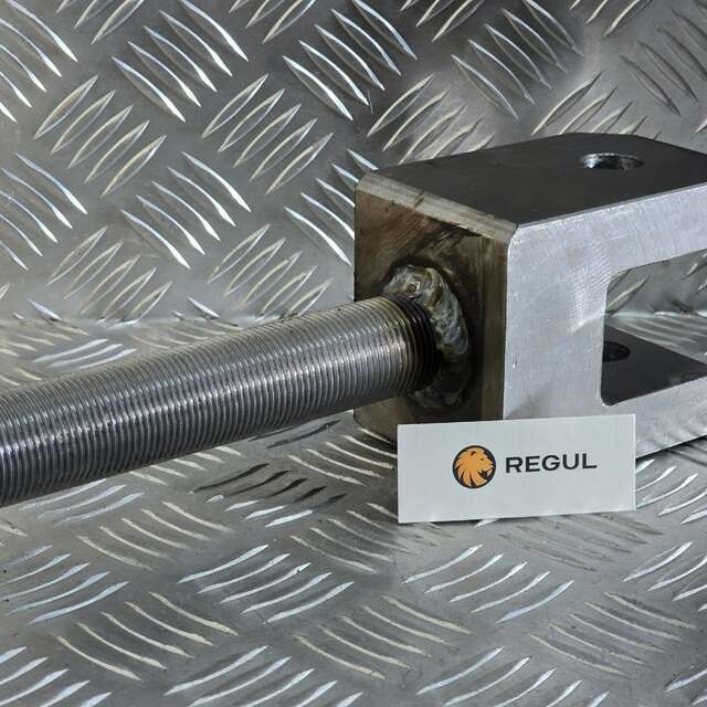 Стяжка по чертежу заказчика
#токарнаяобработка #токарьчпу #токарь